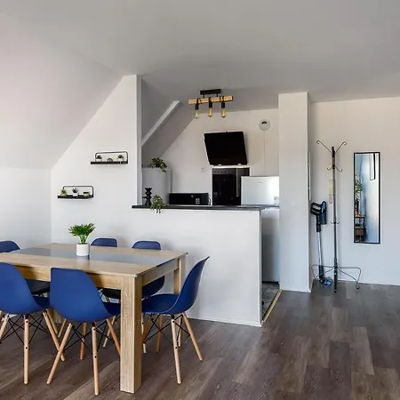 Epinette 2 Bedroomed Near Disneyland Paris Apartment *